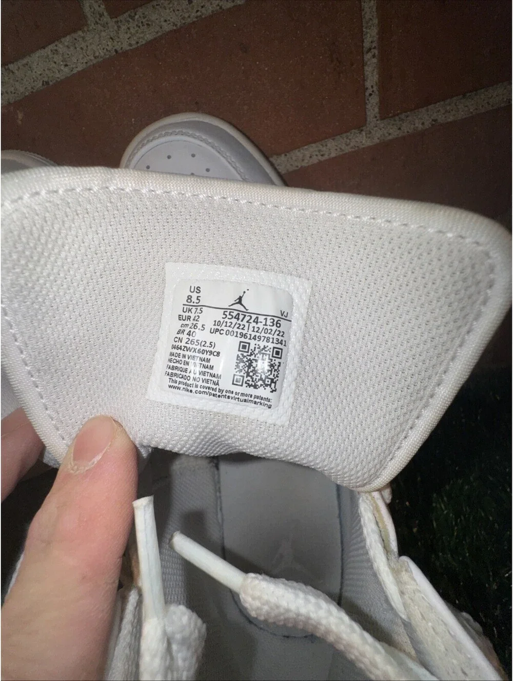 Size 8.5 - Jordan 1 Mid Triple White